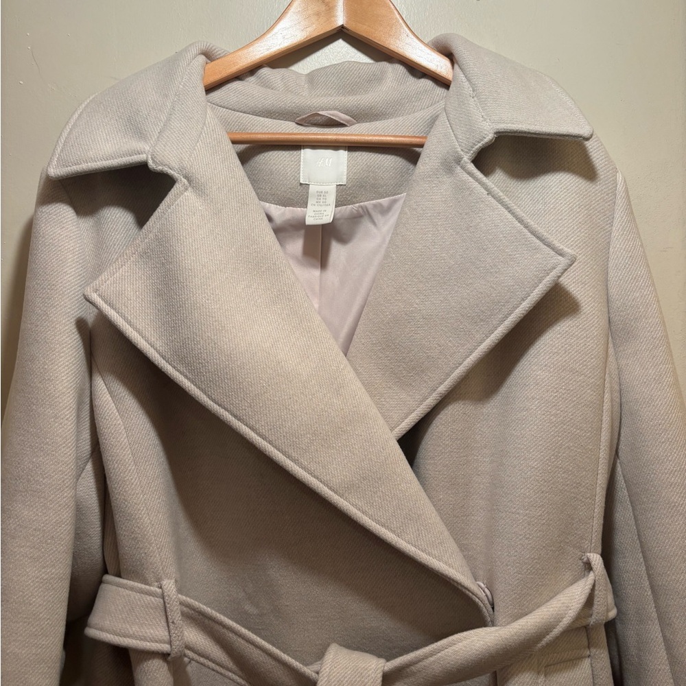 H&M Beige Trench Coat with Classic Tailored Silhouette